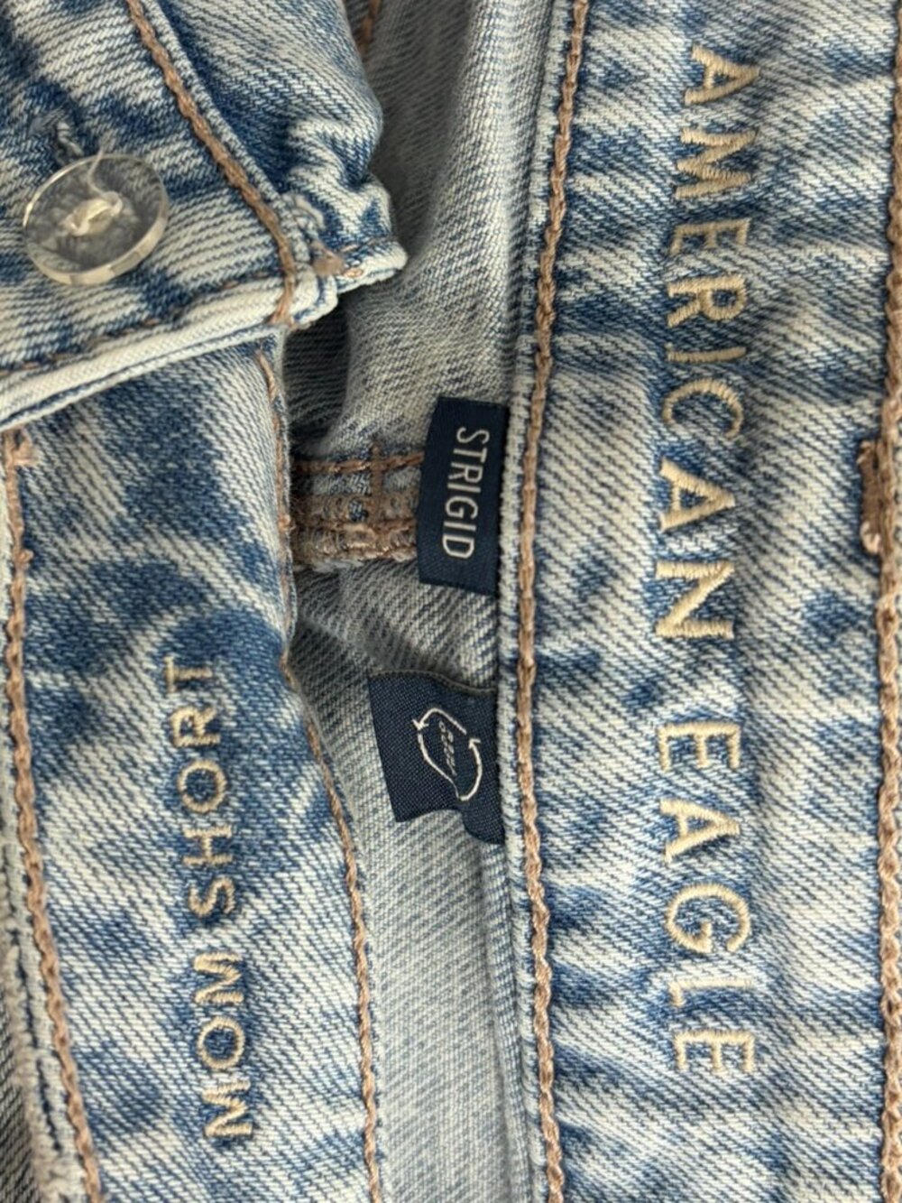 American Eagle Mom Short 10 Strigid Faded Light Wash Distressed Denim Casual Y2K - Picture 4 of 6